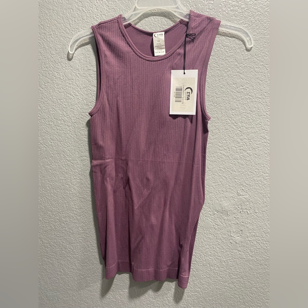 Zyia parallel tank in the shade lilac